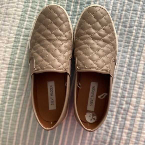 Steve Madden Slip on shoes Sz 9 - Picture 2 of 2